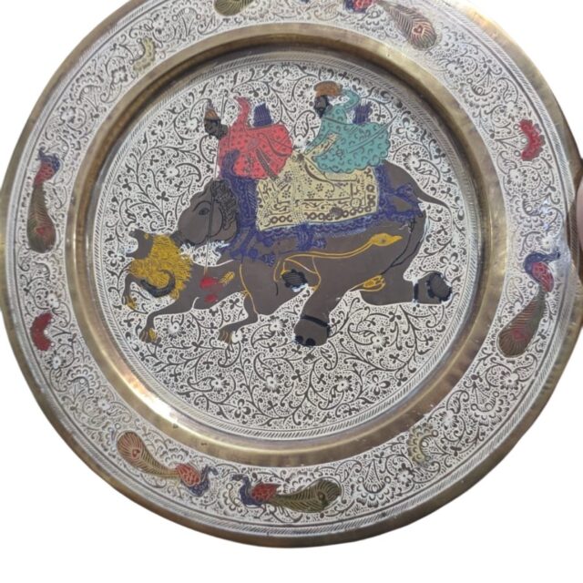 Medalhão indiano em dourado metal com arte esmalta