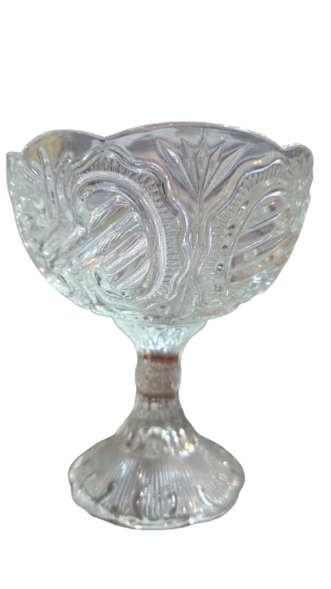 Elegante fruteira/centro de mesa, ricamente lavrada com belíssima arte em relevos