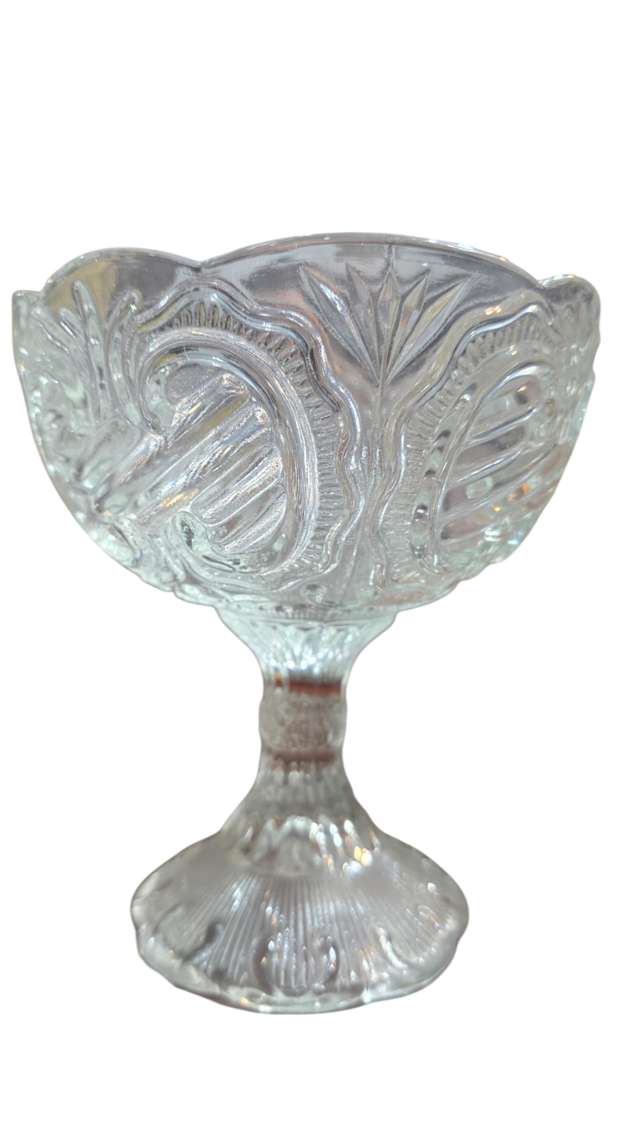 Elegante fruteira/centro de mesa, ricamente lavrada com belíssima arte em relevos