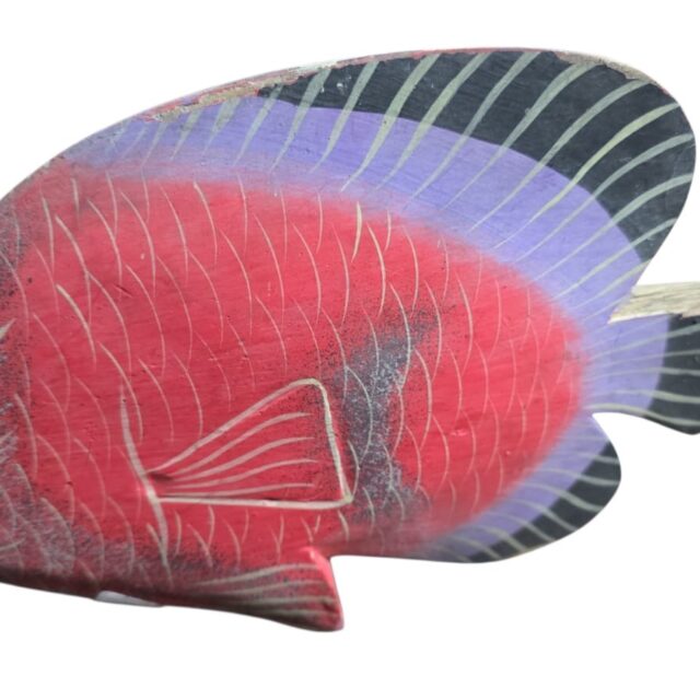 Peixe de madeira pintado a mão