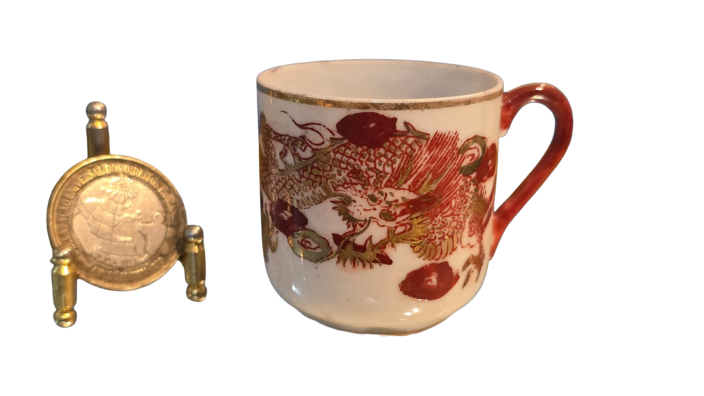 Xícara de café em porcelana oriental casca de ovo