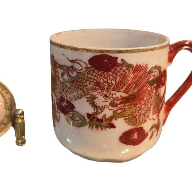 Xícara de café em porcelana oriental casca de ovo