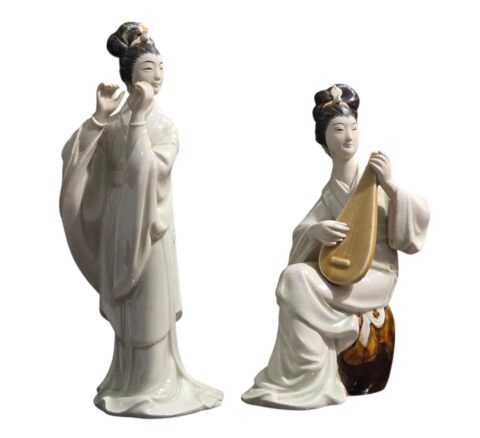 Par de lindas Gueixas musicista em porcelana, rica em detalhes