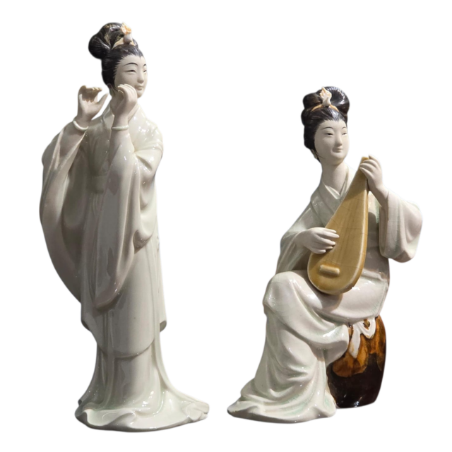 Par de lindas Gueixas musicista em porcelana, rica em detalhes