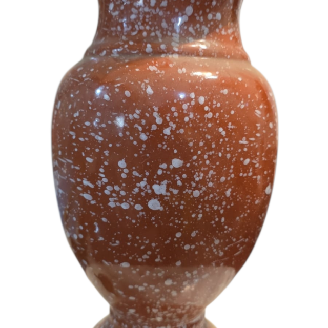 Elegante vaso artesanal de cerâmica vitrificada