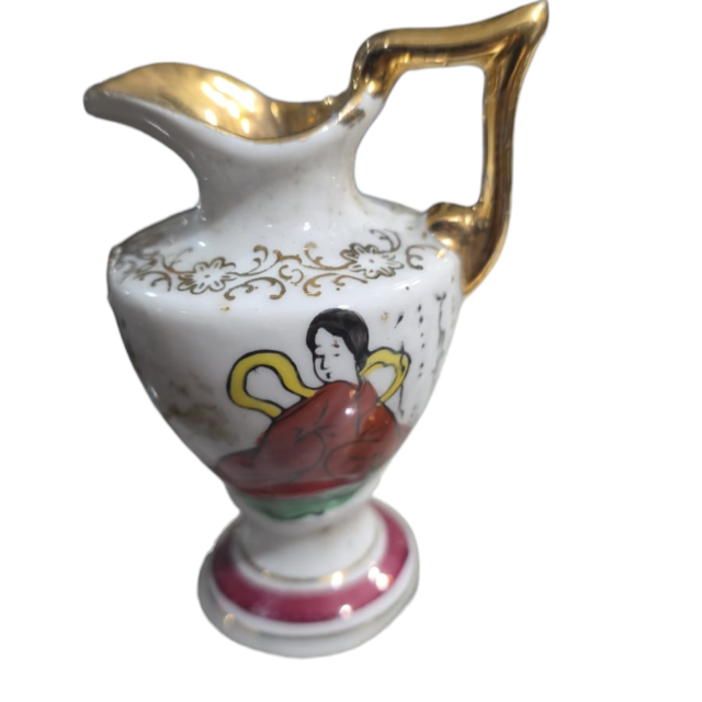 Jarrinha porcelana oriental, bela arte e dourações