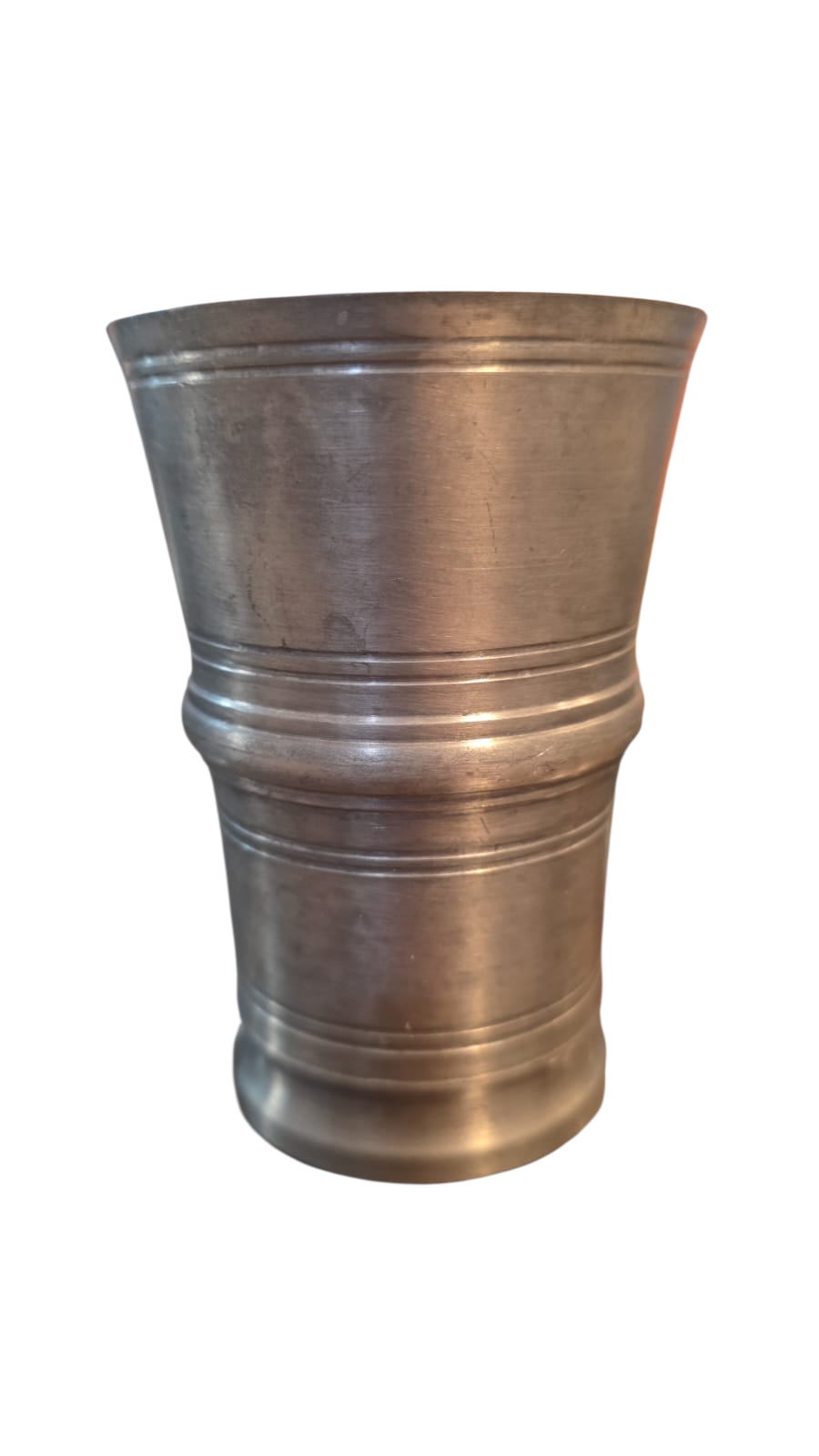 Elegante copo em estanho