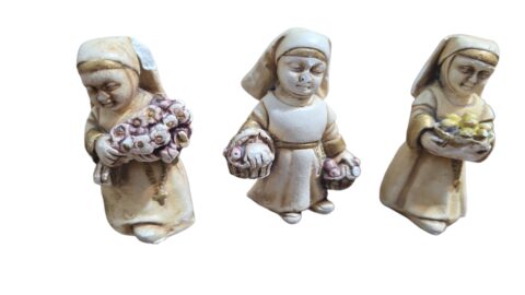 Trio de freiras de gesso