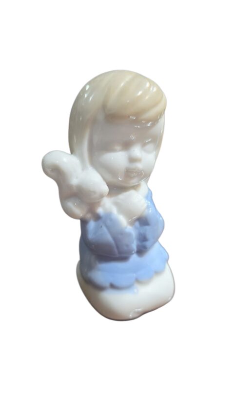 Bela escultura de porcelana