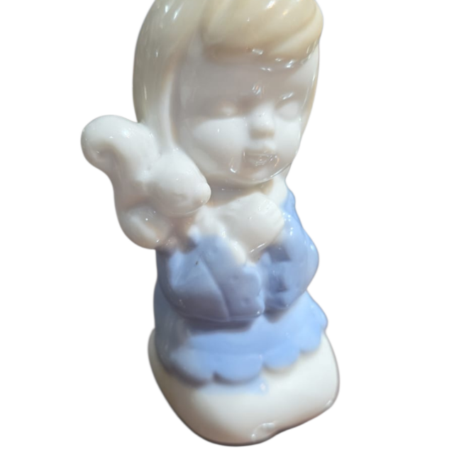 Bela escultura de porcelana