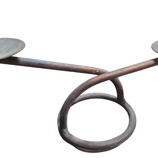 Antigo candelabro de ferro