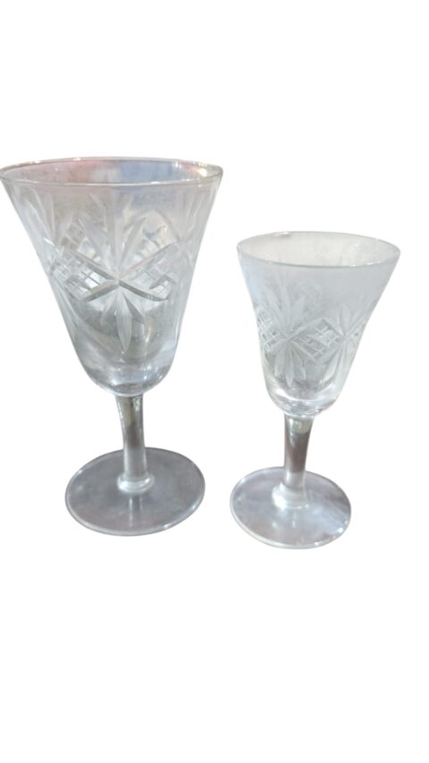 Par de taças de cristal com belas lapidações
