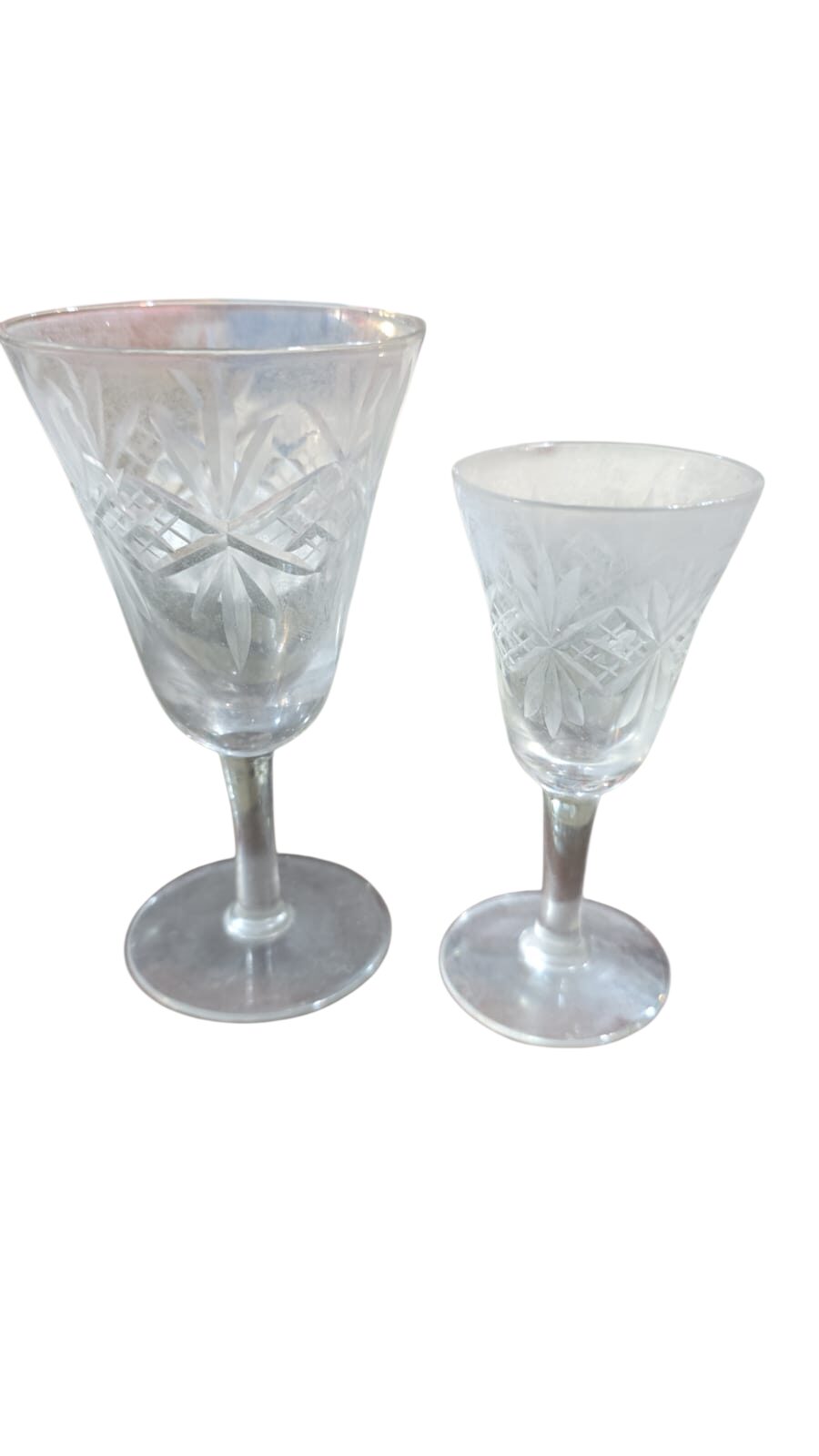 Par de taças de cristal com belas lapidações