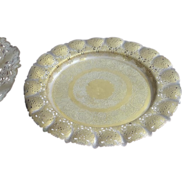 Trio de centros de mesa em dourado metal ricamente cinzelados