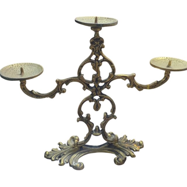Pesado candelabro de bronze maciço