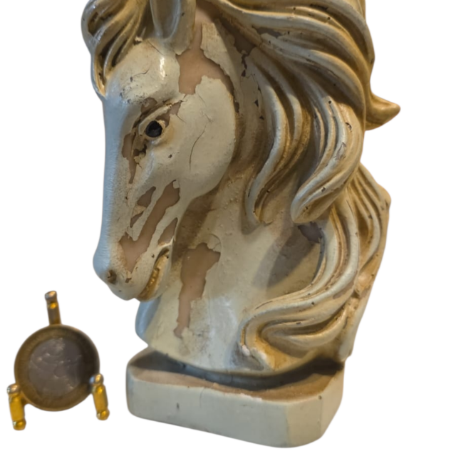 Escultura antigo busto de cavalo de resina