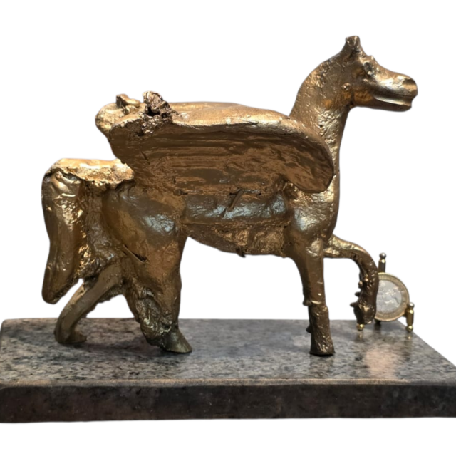 Pesada escultura em bronze e base de pedra