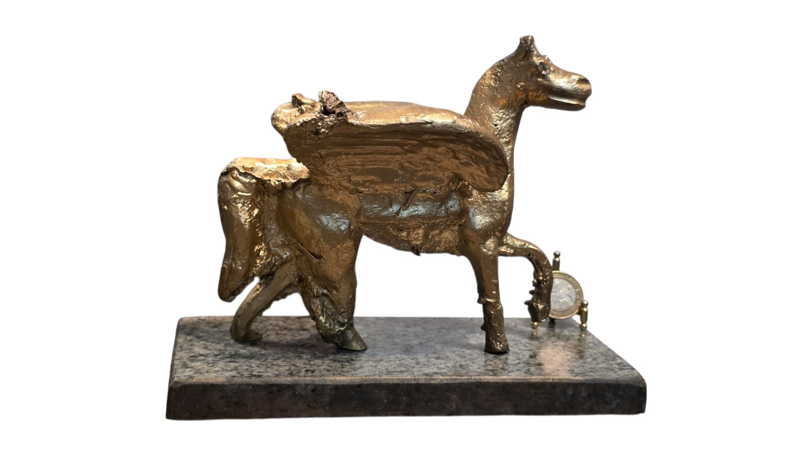 Pesada escultura em bronze e base de pedra
