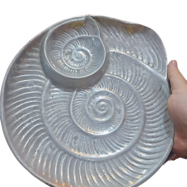Antiga petisqueira caracol, pesada, alumínio maciço
