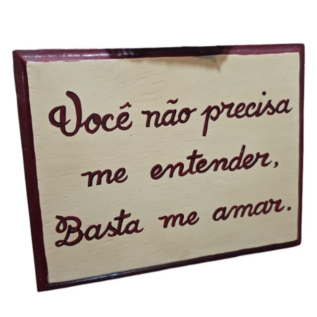 Decoração de parede em madeira pintada a mão