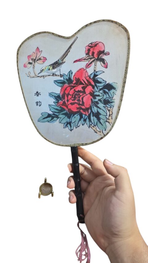 Leque oriental com bela arte feita a mão