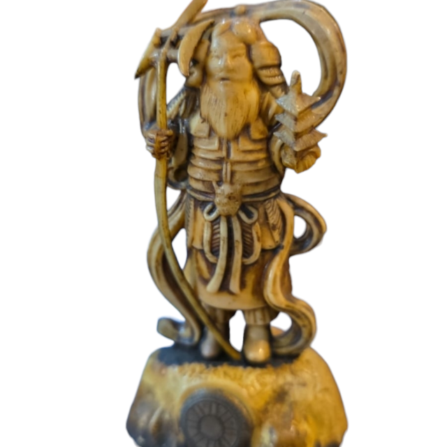 Escultura antiga oriental em galalite