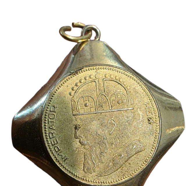 Antigo pingente dourado