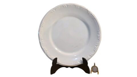 Antiga porcelana Schmidt com belos relevos na borda