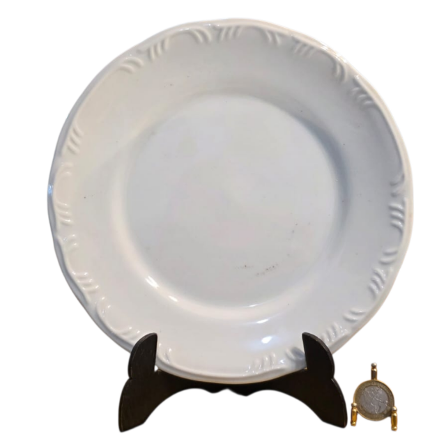 Antiga porcelana Schmidt com belos relevos na borda