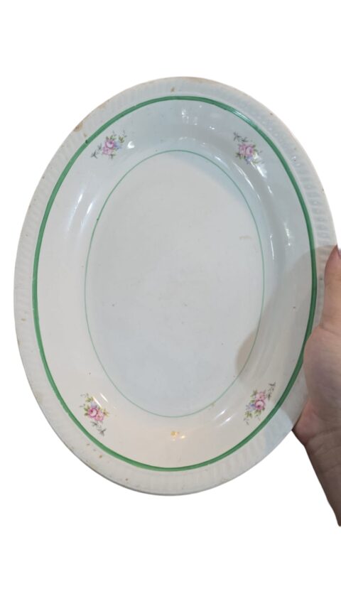 Antiga travessa de louça, motivos florais
