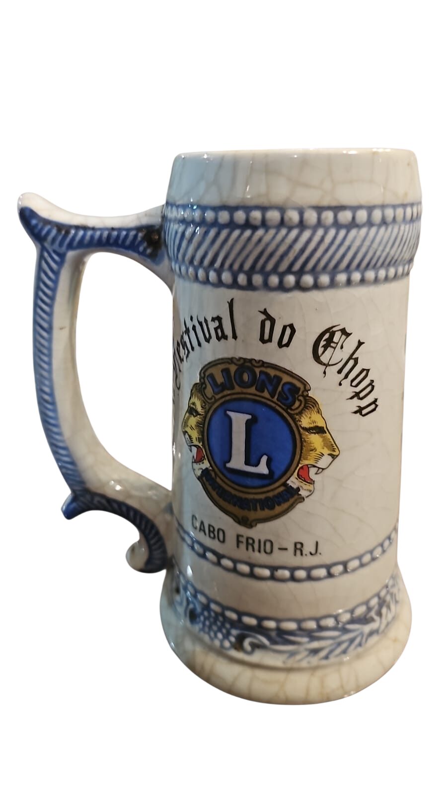 Antiga caneca com belo craquelado do tempo