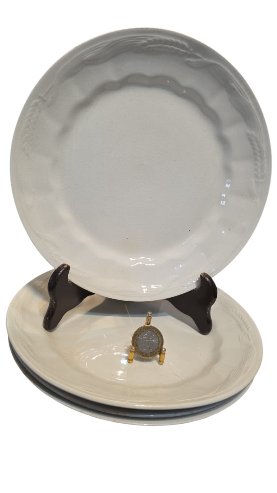 Antigos e elegante pratos de louça