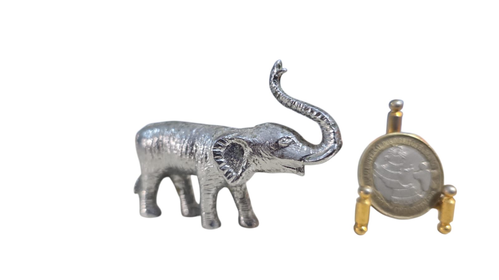 Escultura de elefante em metal