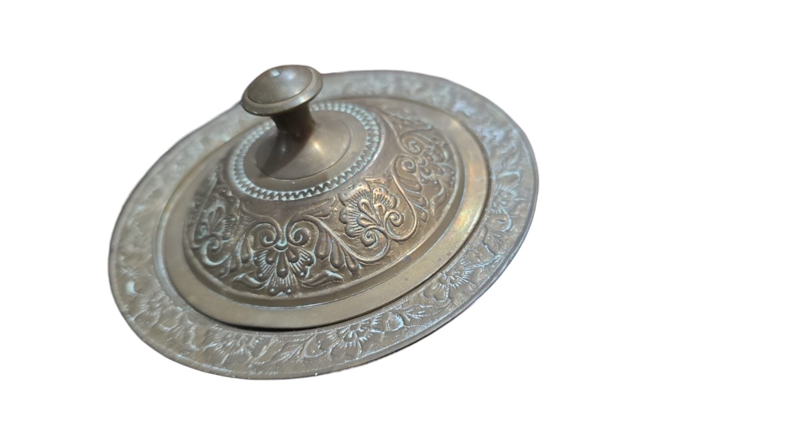 Potiche indiano em dourado metal ricamente cinzelado