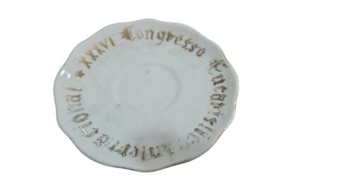 Antigo pires de porcelana pintado a mão