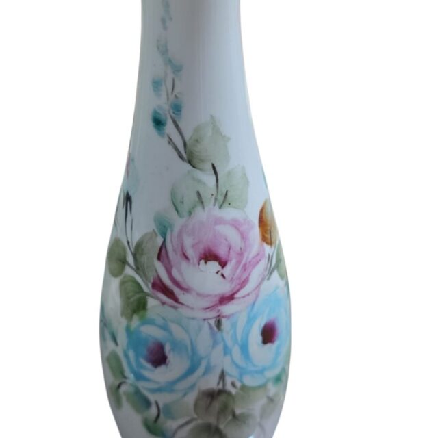 Vaso de porcelana com arte feita a mão