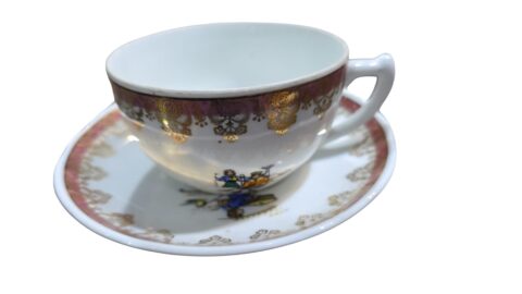 Xícara de chá porcelana Schmidt, bela arte e dourações