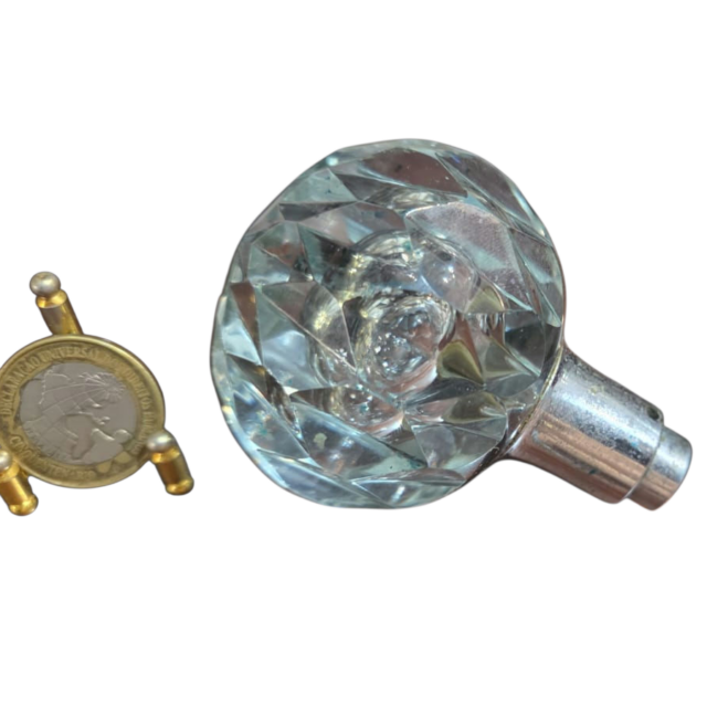 Antigo e elegante topo de bengala, de cristal.