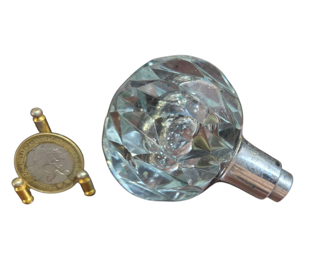 Antigo e elegante topo de bengala, de cristal.