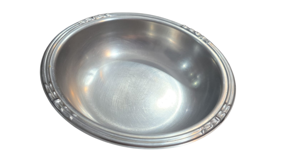 Tigela inox com bordas cinzeladas