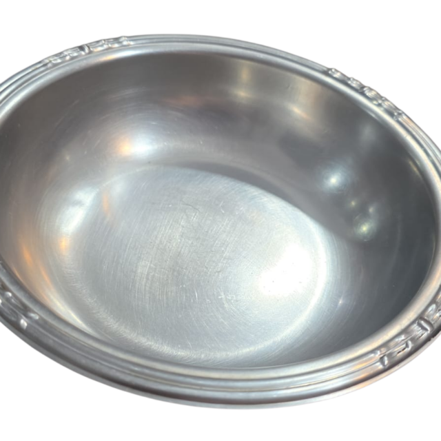 Tigela inox com bordas cinzeladas