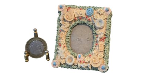 Porta retrato em Resina com ornamentações motivos florais