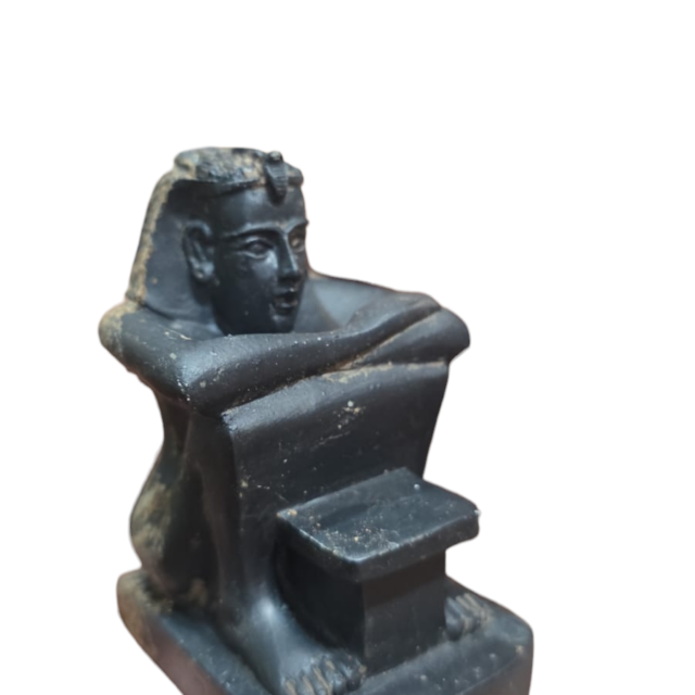 Escultura egípcia de resina, boa qualidade