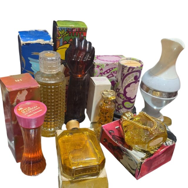 Lote de perfumes antigos diversos, com a caixa