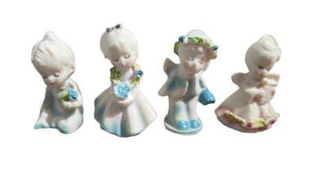 Quarteto de antigos bibelôs