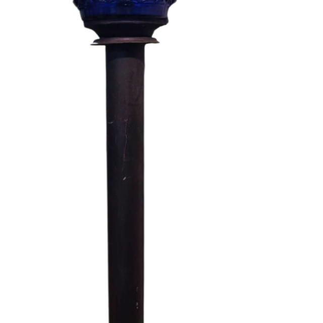 Elegante luminária de coluna em metal e vidro