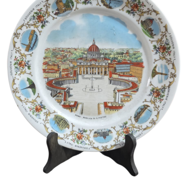 Antiga porcelana com bela arte italiana
