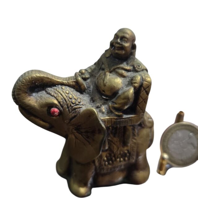 Elefante com Buda de resina, bela patina dourada