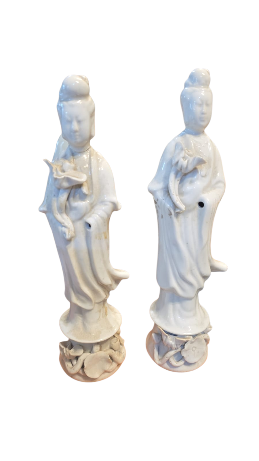 Par de esculturas de divindades orientais grandes de porcelana