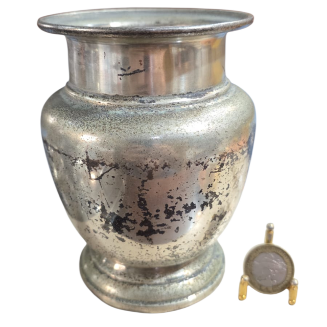 Antigo vaso indiano espessurado a prata